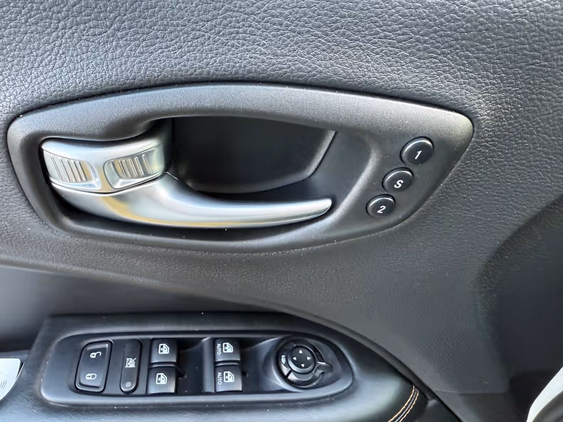 Jeep Compass - 26