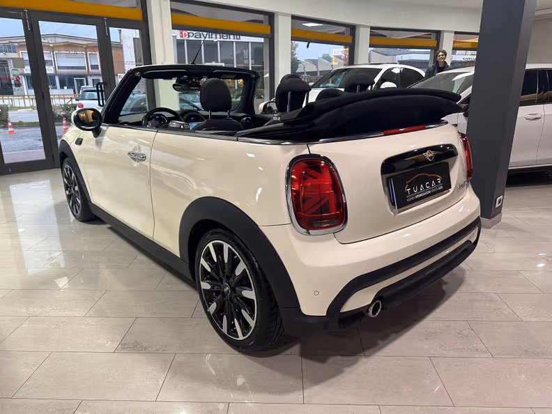 Mini Convertible - 3