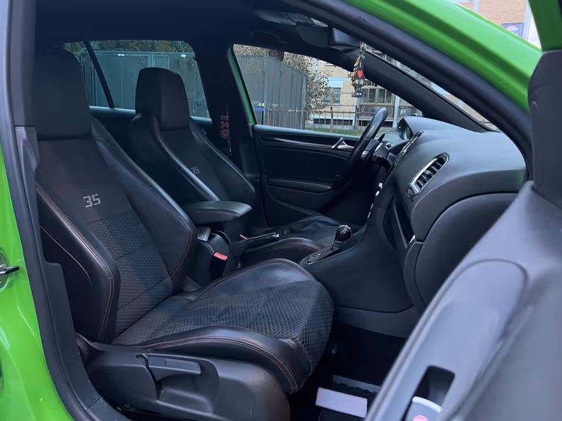 Volkswagen Golf - 25