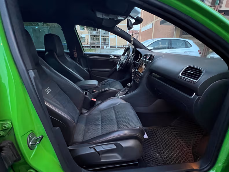 Volkswagen Golf - 37