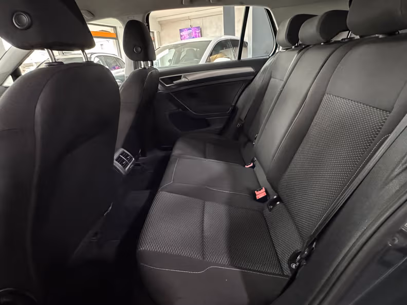 Volkswagen Golf - 13