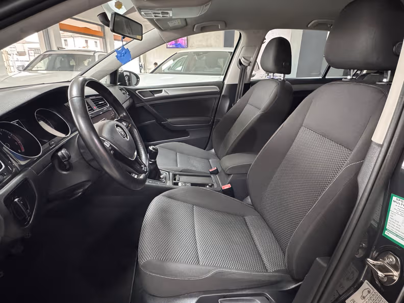 Volkswagen Golf - 11