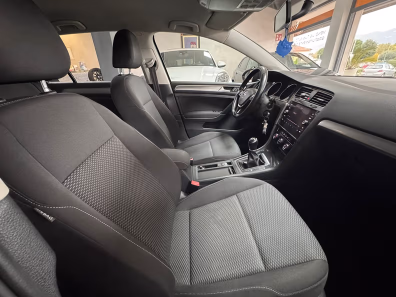 Volkswagen Golf - 12