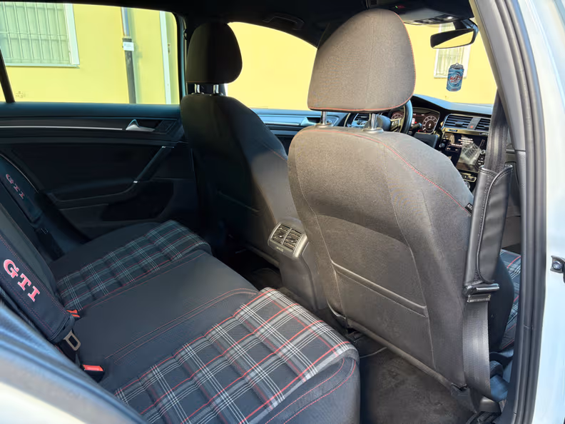 Volkswagen Golf - 27