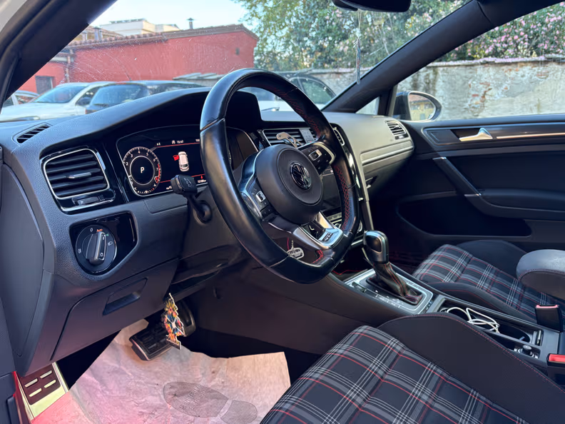 Volkswagen Golf - 23