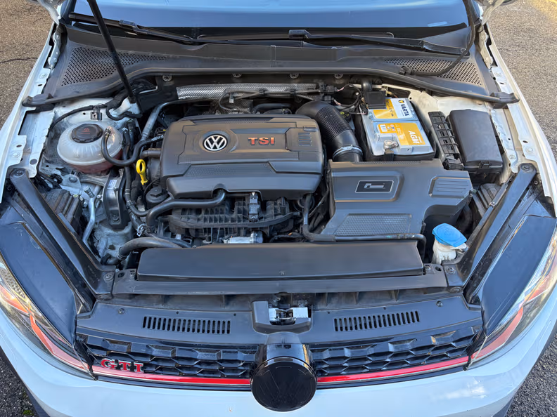 Volkswagen Golf - 32