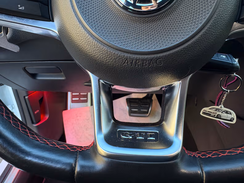 Volkswagen Golf - 22