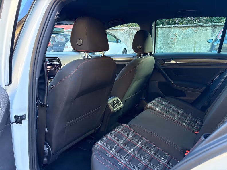 Volkswagen Golf - 30