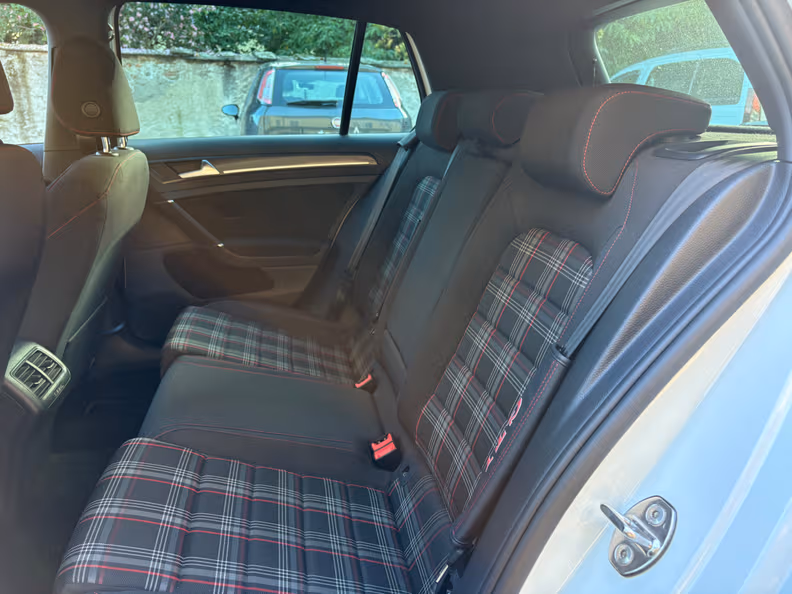 Volkswagen Golf - 29