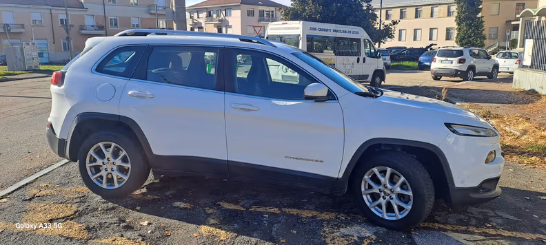 Jeep Cherokee - 4