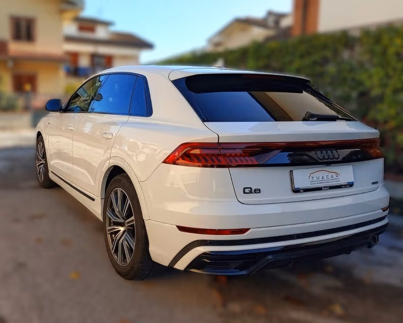 Audi Q8 - 8