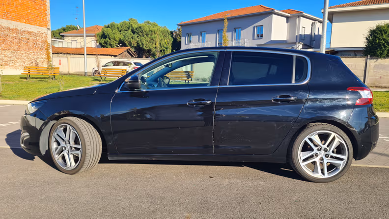Peugeot 308 - 8