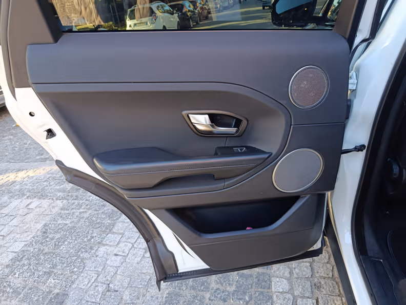 Land Rover Range Rover Evoque - 36