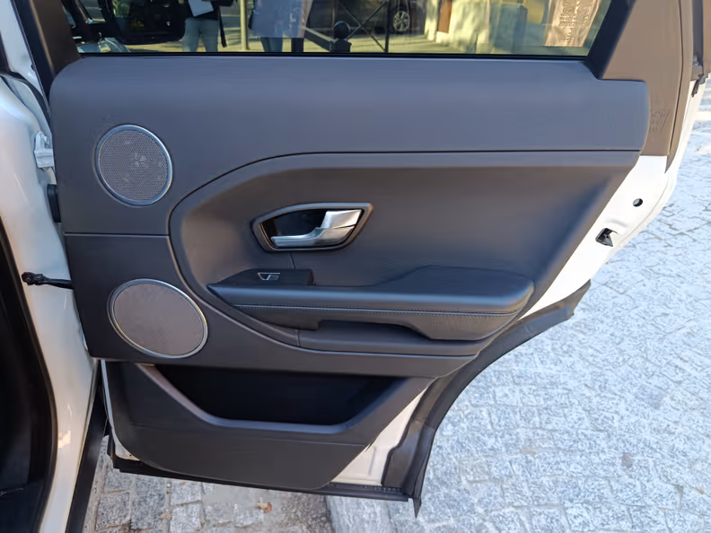 Land Rover Range Rover Evoque - 38