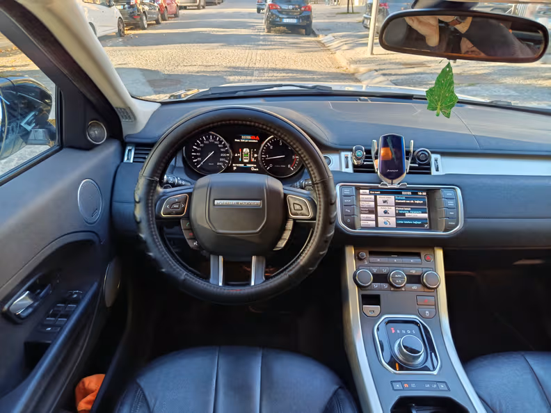 Land Rover Range Rover Evoque - 32