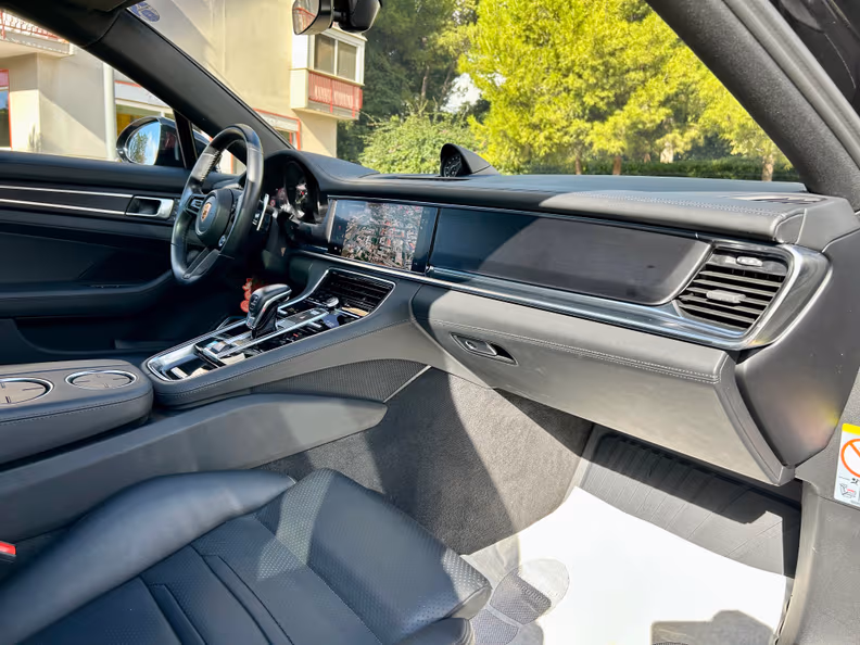 Porsche Panamera - 18