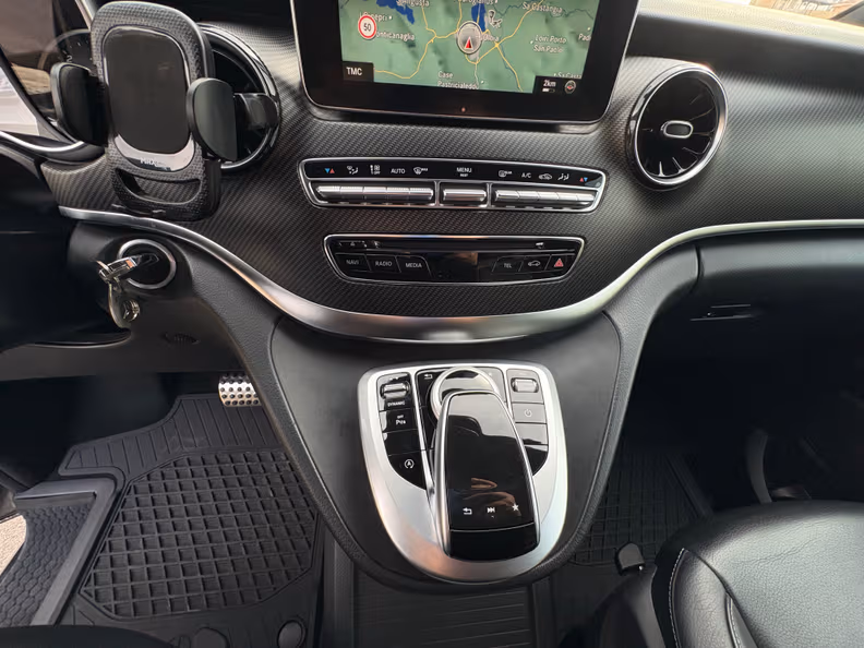 Mercedes-Benz V-Class - 24