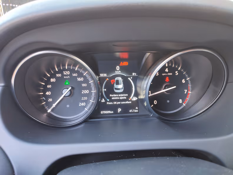 Land Rover Discovery Sport - 8