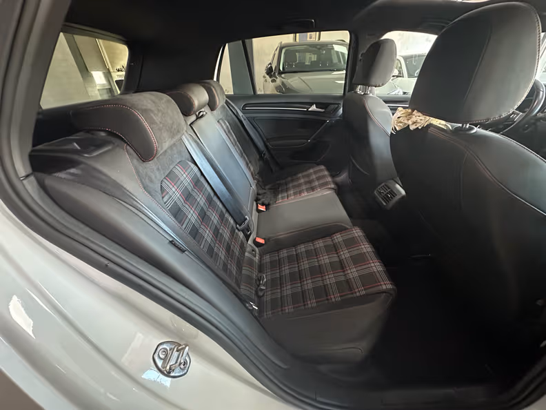 Volkswagen Golf - 15