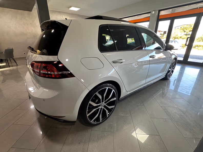 Volkswagen Golf - 5