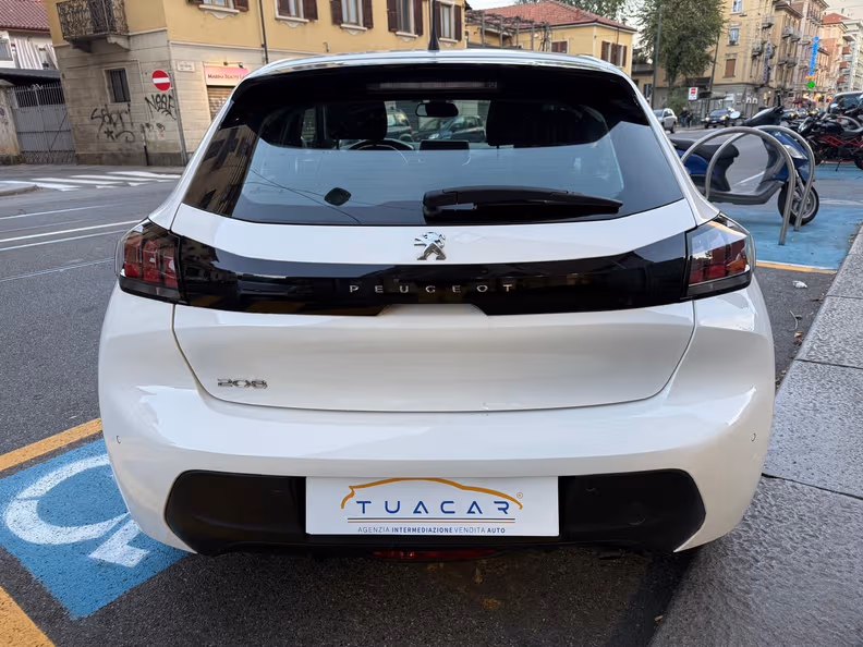 Peugeot 208 - 5