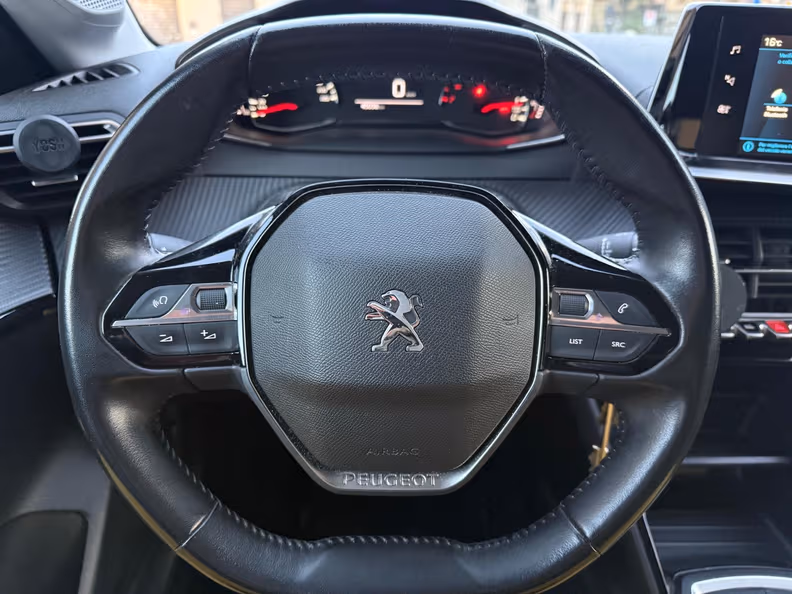 Peugeot 208 - 14
