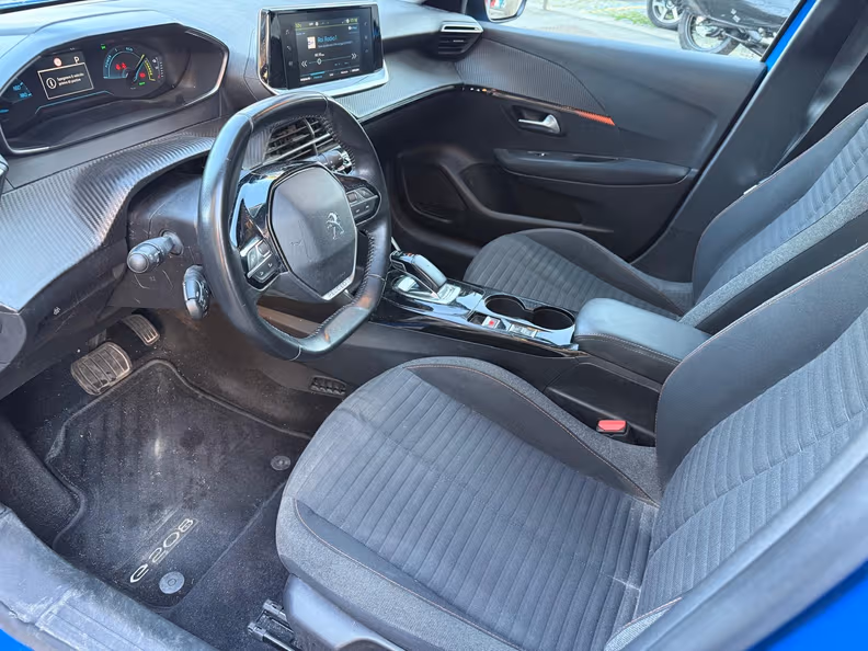Peugeot 208 - 11