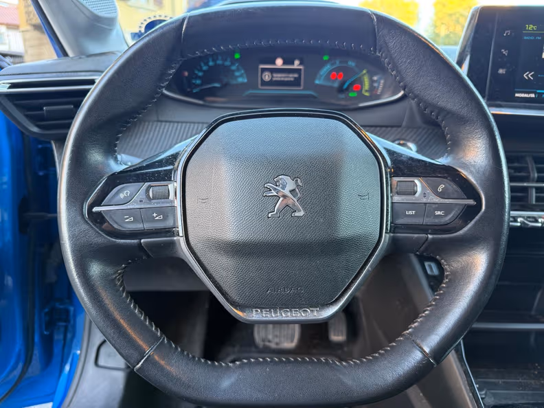 Peugeot 208 - 14
