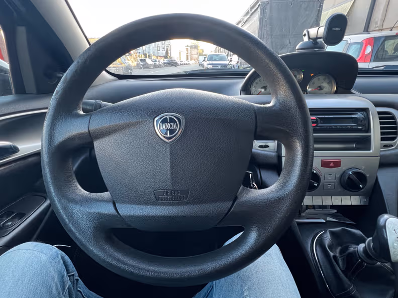 Lancia Ypsilon - 12