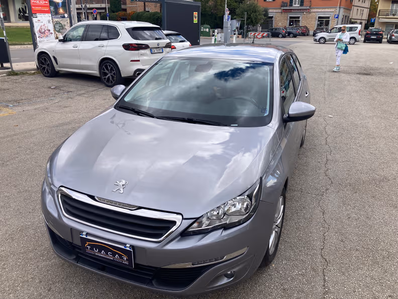 Peugeot 308 - 8