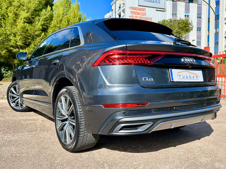 Audi Q8 - 8