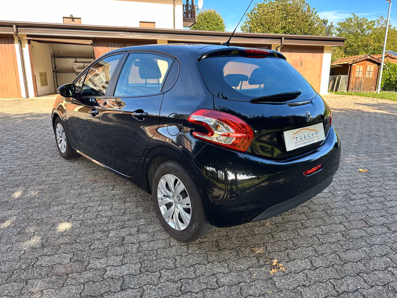 Peugeot 208 - 6