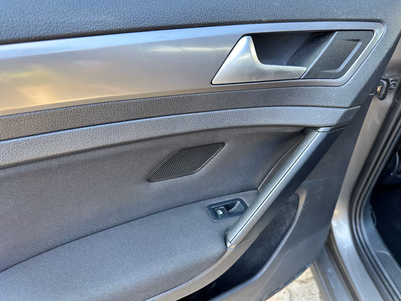 Volkswagen Golf - 36