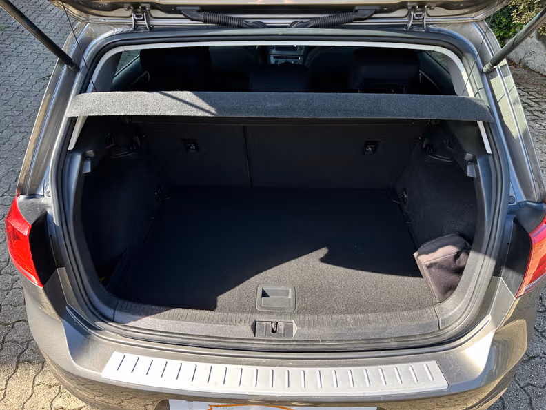 Volkswagen Golf - 37