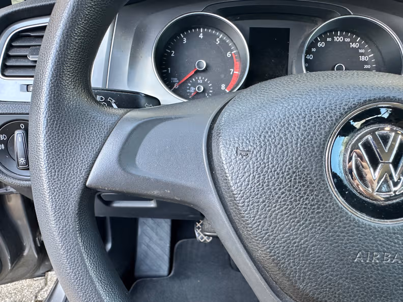 Volkswagen Golf - 10