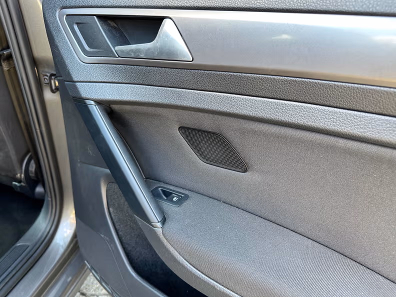 Volkswagen Golf - 32