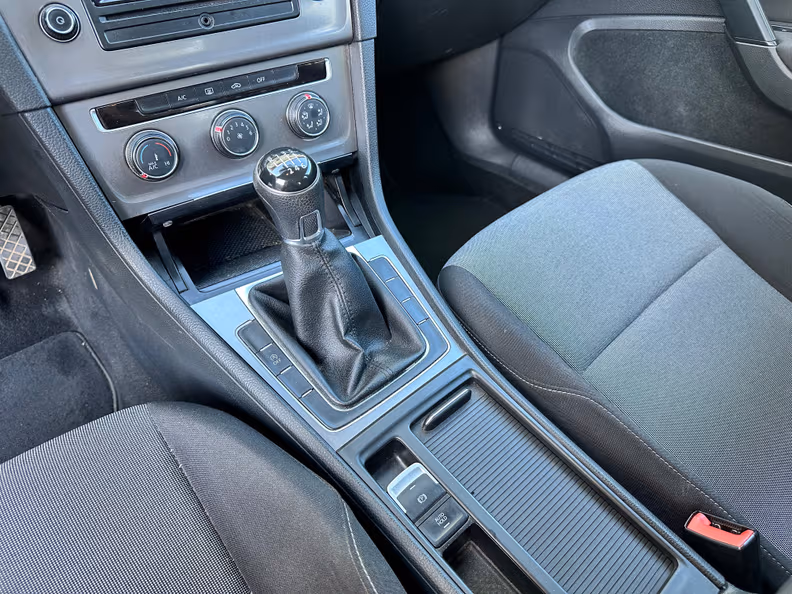 Volkswagen Golf - 24