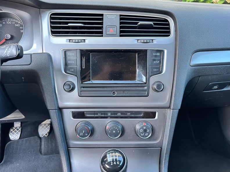 Volkswagen Golf - 25