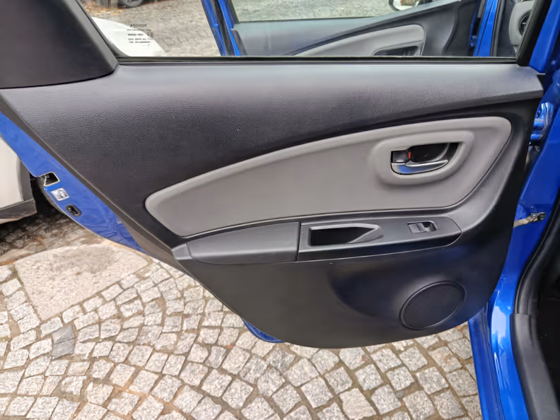 Toyota Yaris - 33