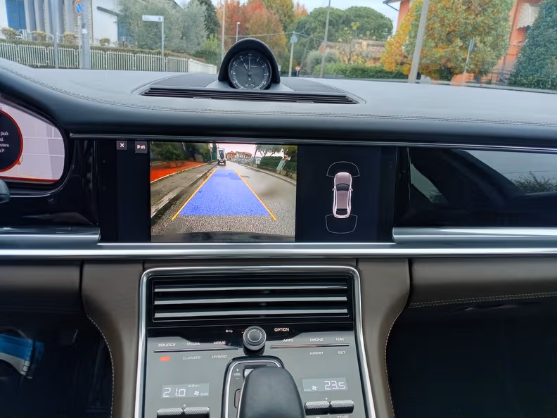 Porsche Panamera - 24