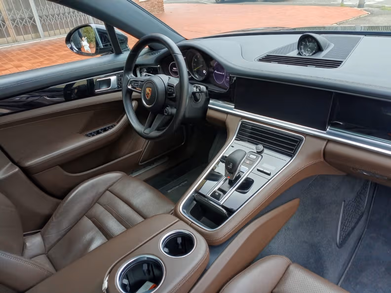 Porsche Panamera - 22