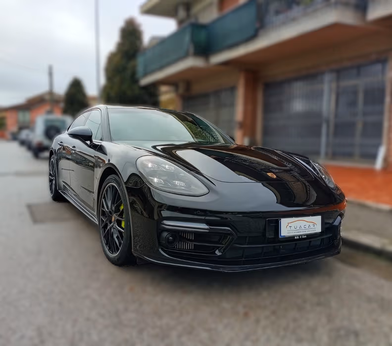 Porsche Panamera - 4