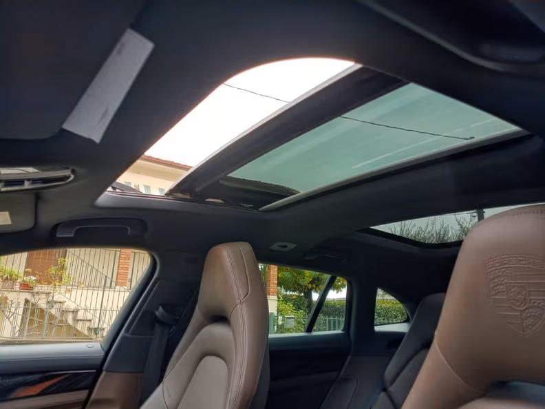 Porsche Panamera - 35