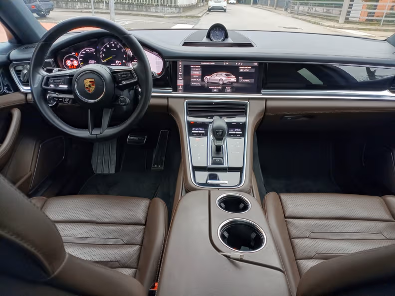 Porsche Panamera - 18
