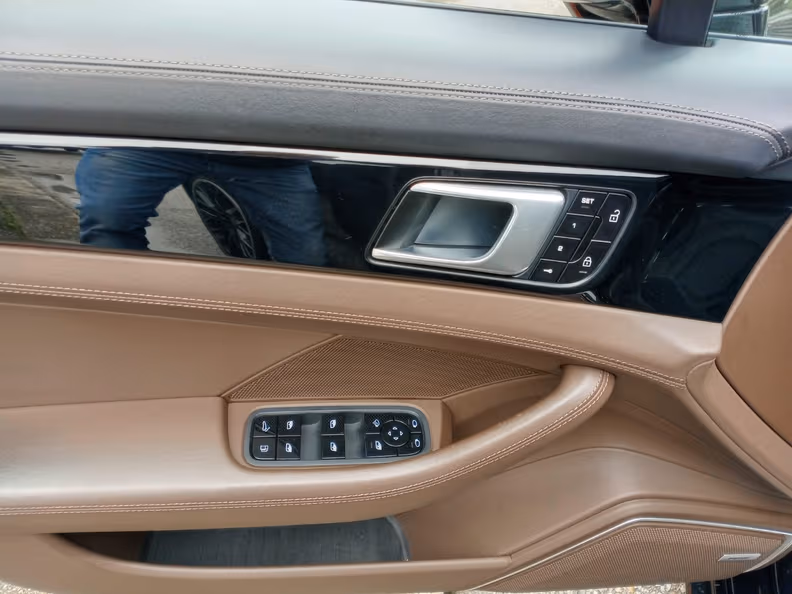 Porsche Panamera - 28