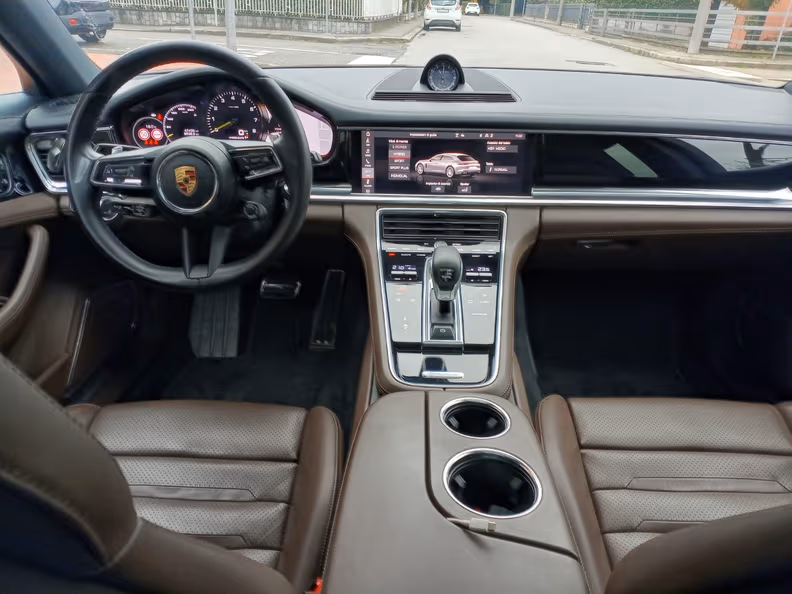 Porsche Panamera - 16