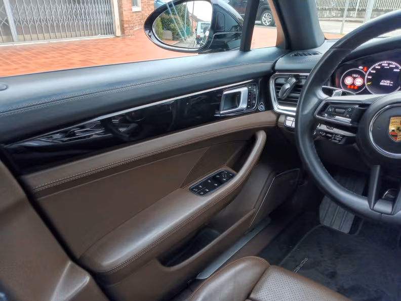 Porsche Panamera - 11