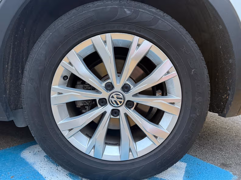 Volkswagen Tiguan - 43