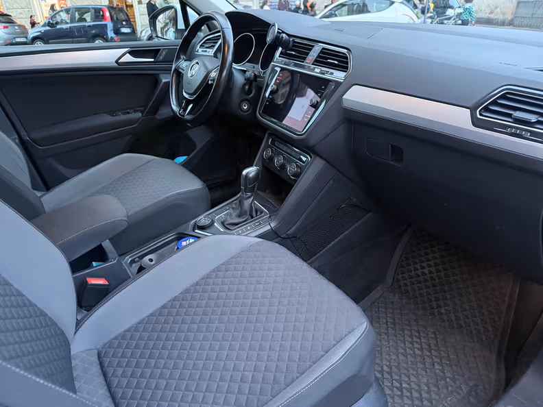 Volkswagen Tiguan - 31