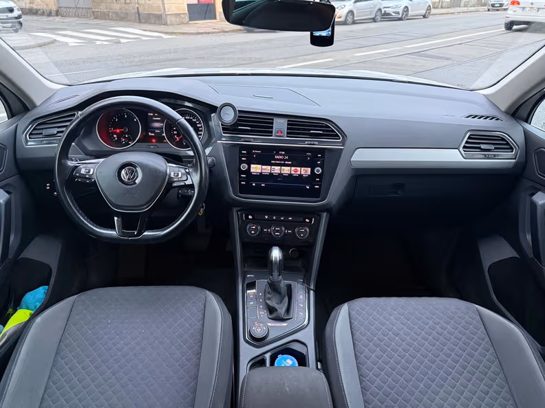 Volkswagen Tiguan - 11